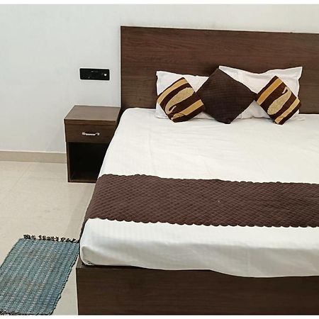 Hotel Aparna Grand Near Ram Janam Bhoomi And Temple - Fully Air Conditioned - Free Wifi Available - Best Budget Hotel In Ayodhya Ngoại thất bức ảnh