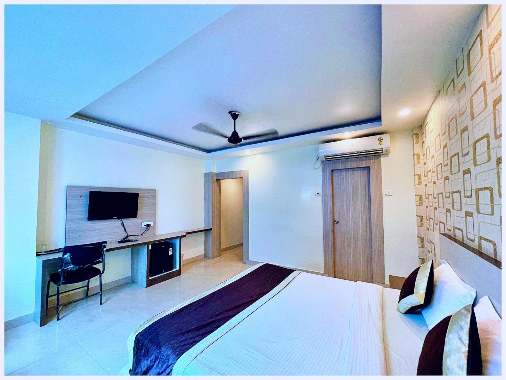 Hotel Aparna Grand Near Ram Janam Bhoomi And Temple - Fully Air Conditioned - Free Wifi Available - Best Budget Hotel In Ayodhya Ngoại thất bức ảnh