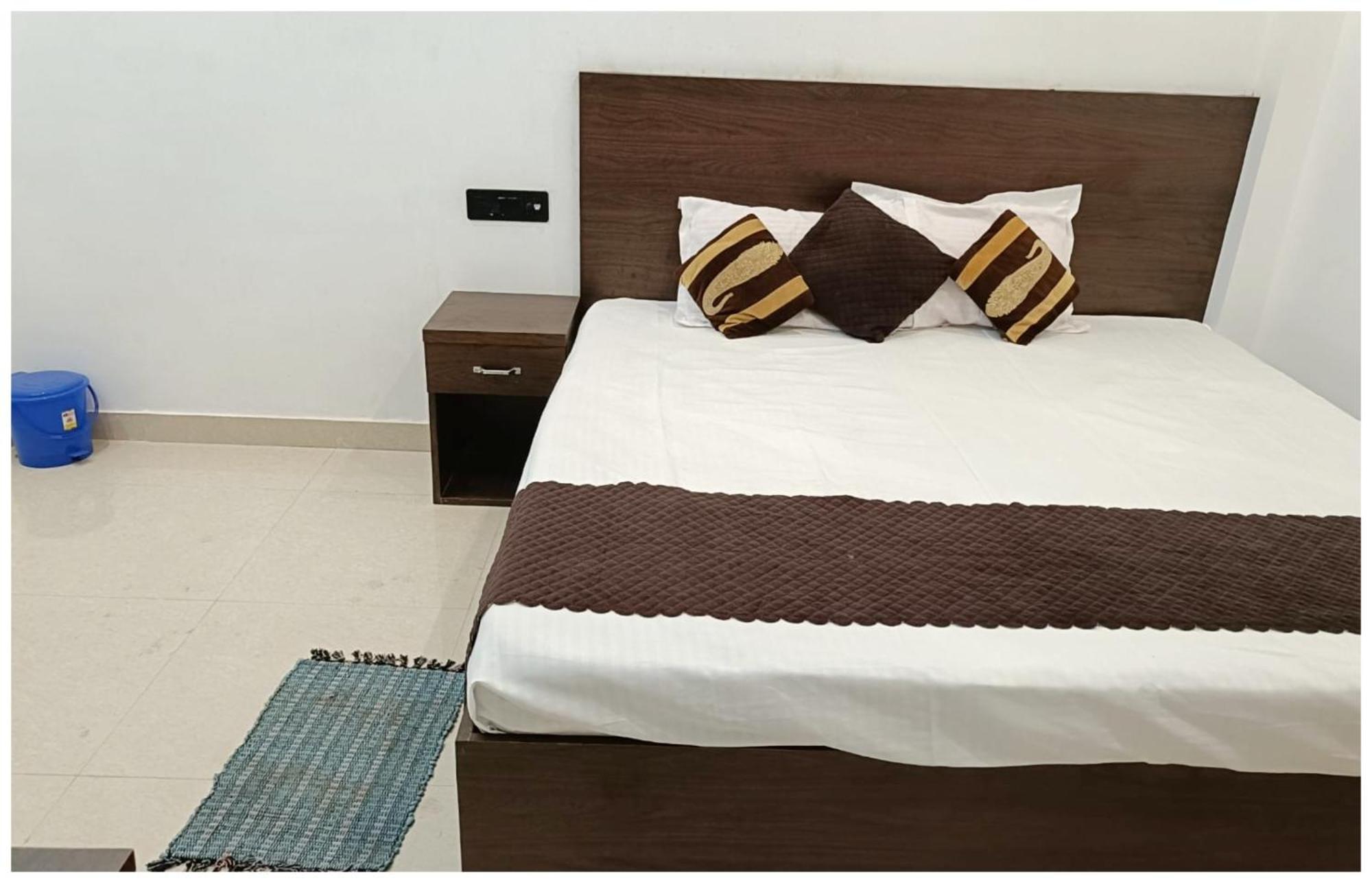 Hotel Aparna Grand Near Ram Janam Bhoomi And Temple - Fully Air Conditioned - Free Wifi Available - Best Budget Hotel In Ayodhya Ngoại thất bức ảnh