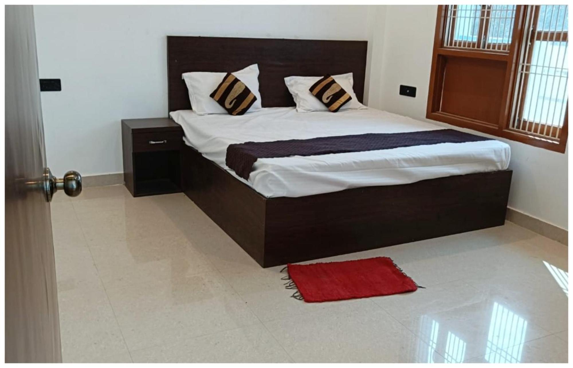 Hotel Aparna Grand Near Ram Janam Bhoomi And Temple - Fully Air Conditioned - Free Wifi Available - Best Budget Hotel In Ayodhya Ngoại thất bức ảnh