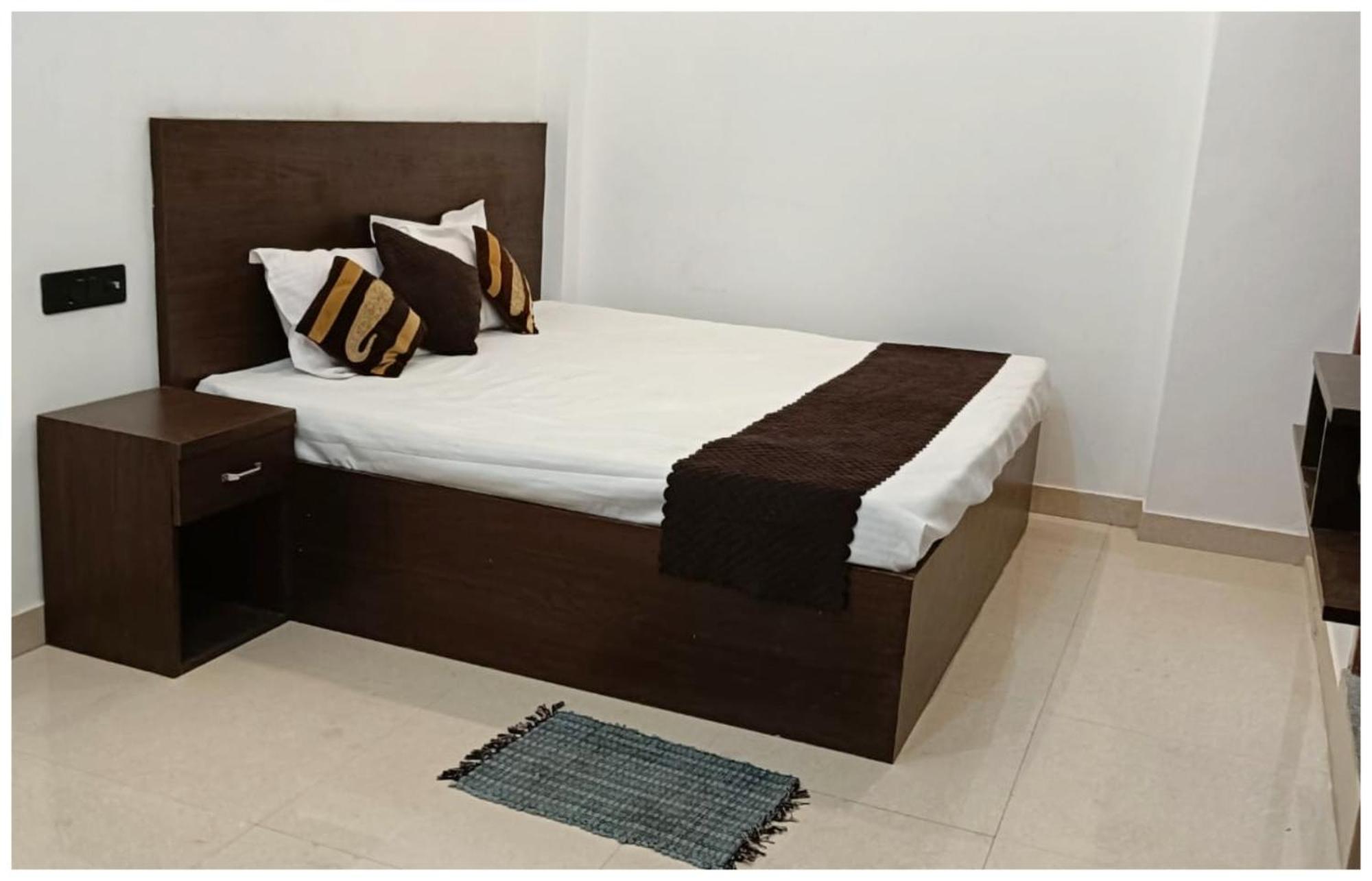 Hotel Aparna Grand Near Ram Janam Bhoomi And Temple - Fully Air Conditioned - Free Wifi Available - Best Budget Hotel In Ayodhya Ngoại thất bức ảnh